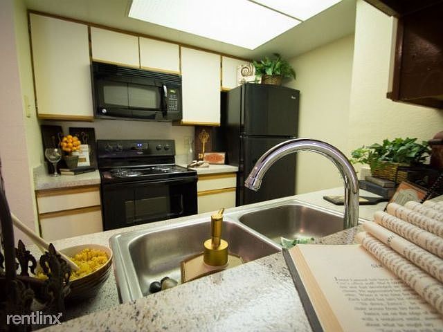 2nd image of 6216 Hulen Bend Cir APT 613