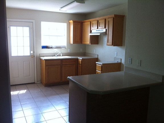 3rd image of 1356 Janet Ln