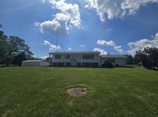 11957 E Harrison Rd, Mount Vernon, IL 62864