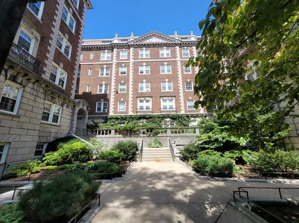 3 Arlington St APT 44, Cambridge, MA 02140