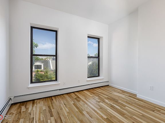 5th image of 194 Macdougal St APT 3