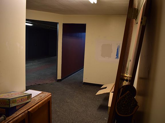 3rd image of 870 Willis Ave