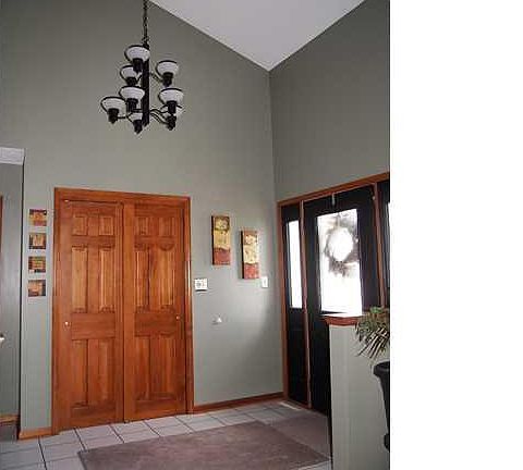 3rd image of 1195 Bowen Dr W