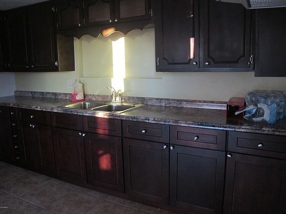 5th image of 1093 S Stone Ave