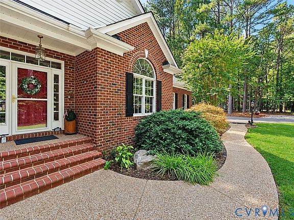 3rd image of 2901 Maple Grove Ln W