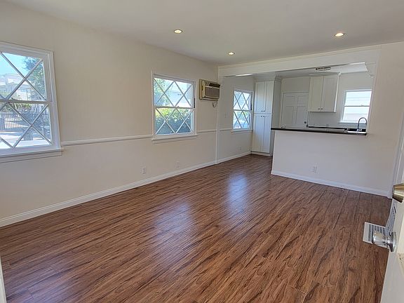 2nd image of 13626 Leadwell St #626L