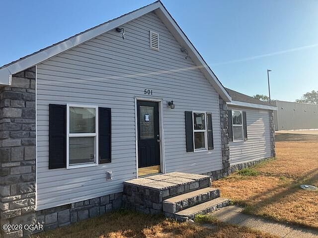 1st image of 501 E 7th St