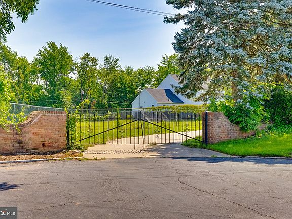 3rd image of 41 Deborah Pl