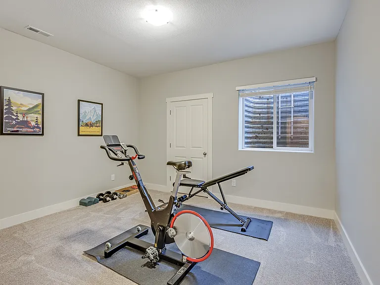 1516 Solitaire St — Photo 35