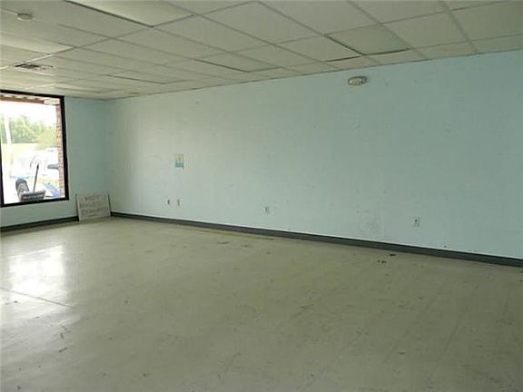 3rd image of 101 Saint Rose Ave