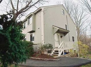 44 Stirrup Ln, Riverside, CT 06878