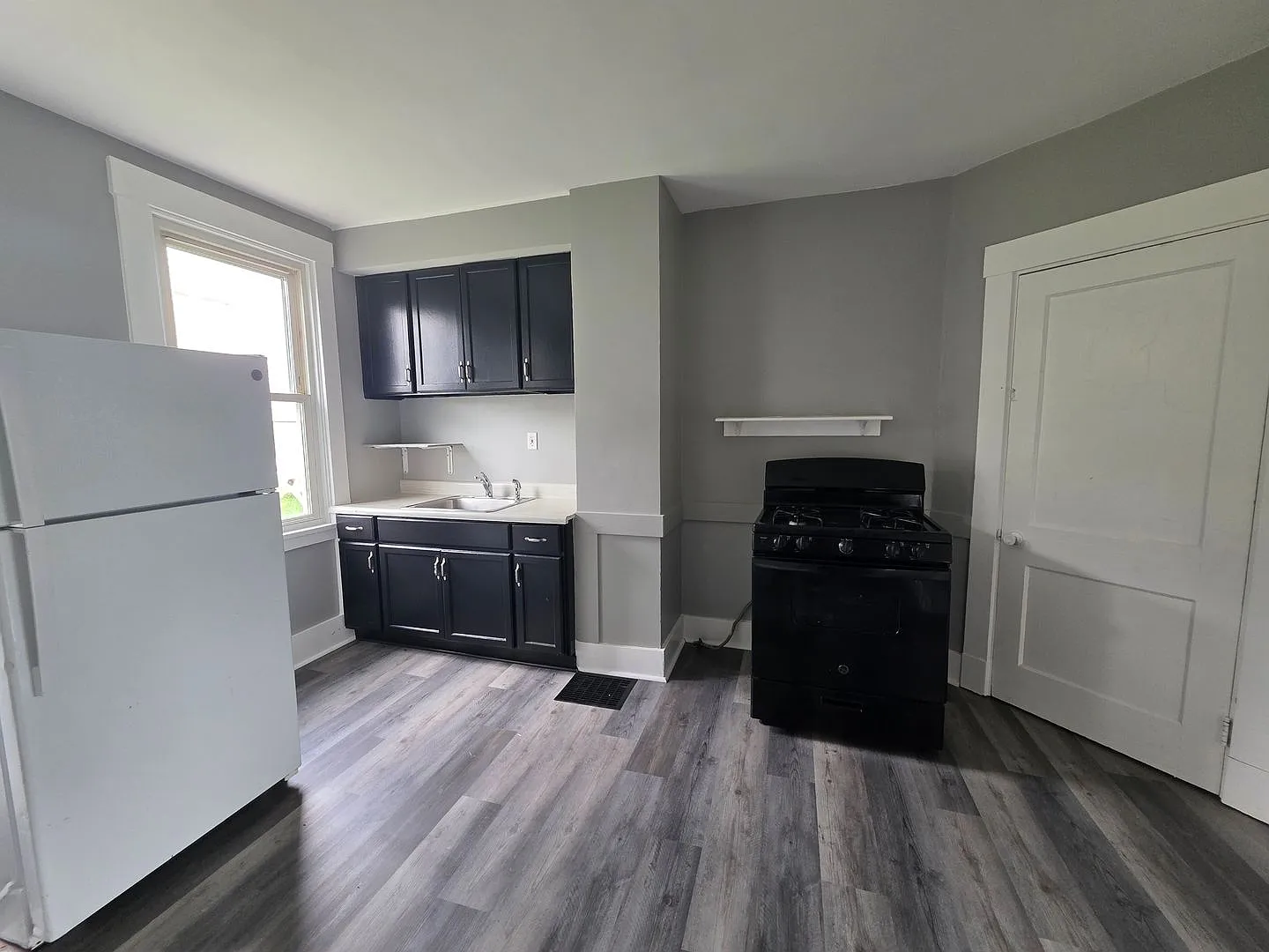 2 bedroom house for rent in the North Side ! — Photo 3