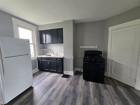 3rd image of 2109 Harbor St