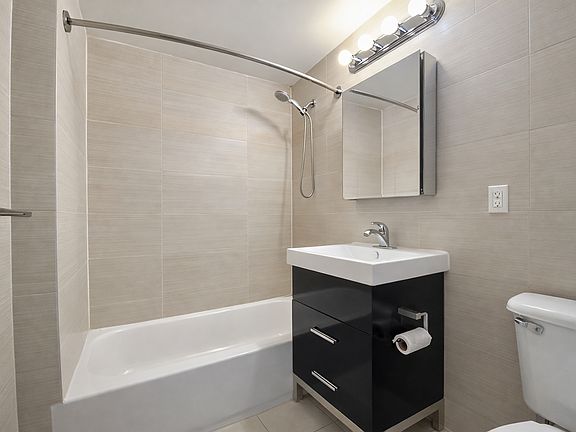 5th image of 3110 23rd St APT 5E