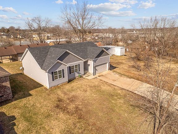 2nd image of 207 Twin Hills Dr