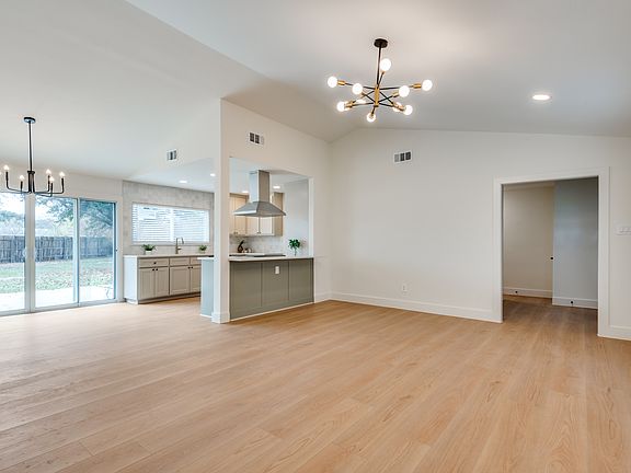 2nd image of 3805 Willow Ct