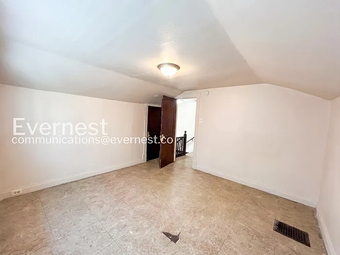 2022 McLaran Ave — Photo 15
