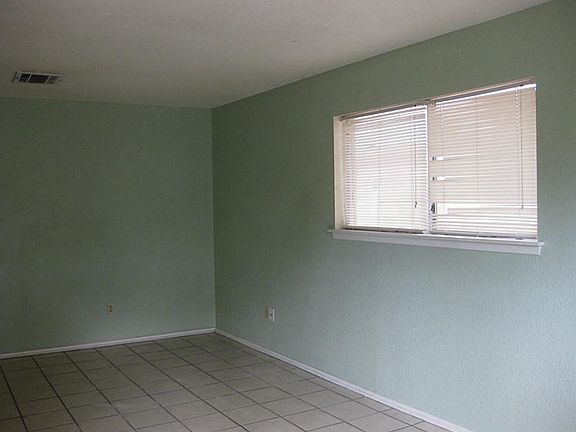 4th image of 1126 Bacliff Dr