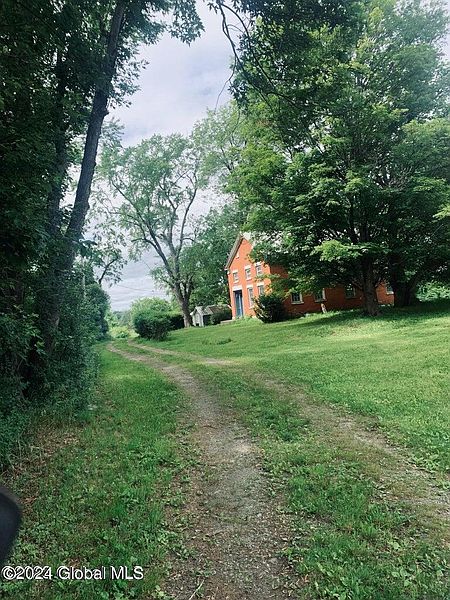 4th image of 136 SCHUURMAN Road
