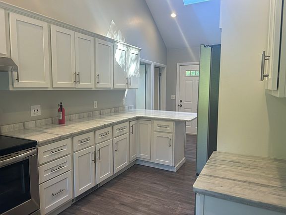 4th image of 8 Kessell St