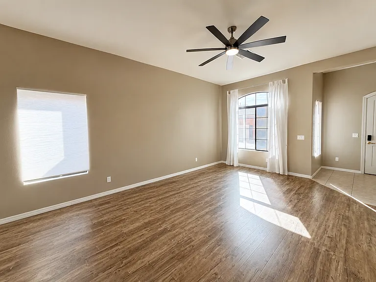 7208 S 30th St — Photo 3