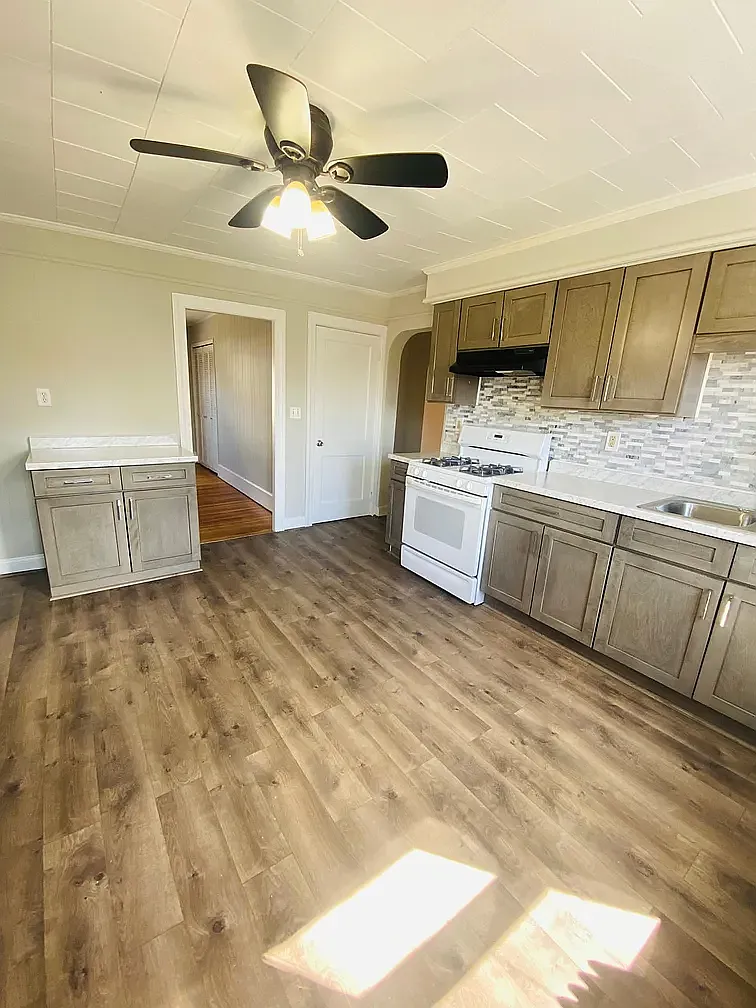 2 bed, 1100 sqft, $2,100 — Photo 4