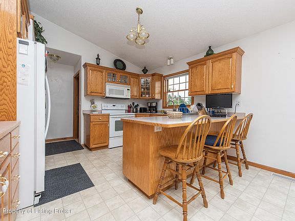4th image of 517 1st Ave SW