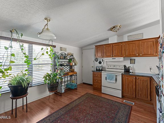 4th image of 22550 W Henderson Street