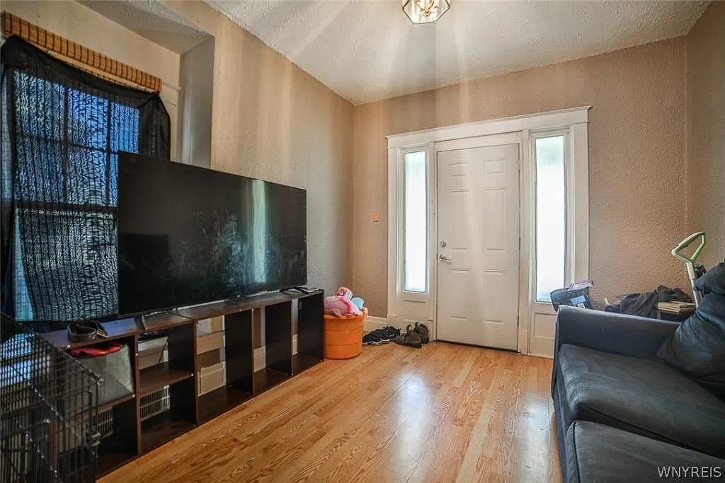 1805 Ferry Ave — Photo 1