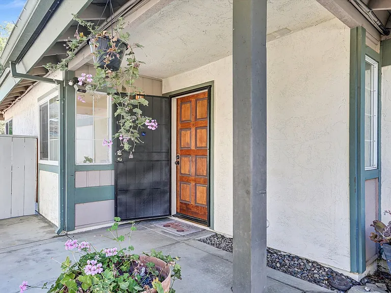 8177 Mission Vista Dr — Photo 5
