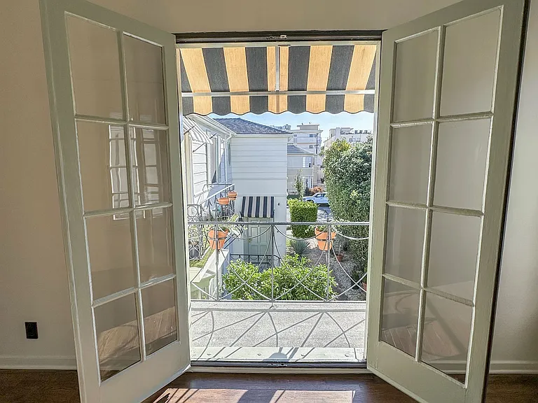 119 S Flores St #1/2 — Photo 11