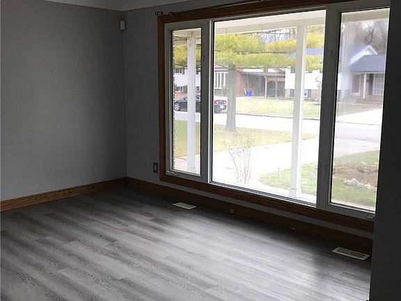 3rd image of 3438 Askin Ave