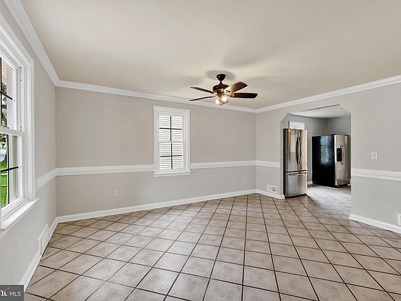 5th image of 1921 Oak Dr