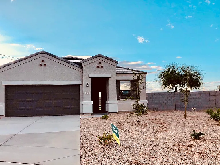 11723 E Marigold Ln — Photo 2
