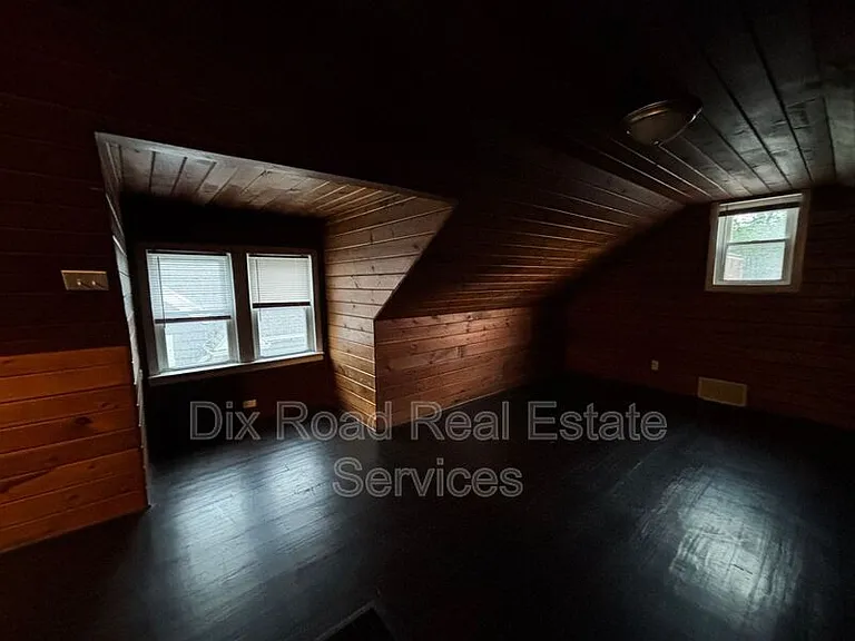 144 Niagara Ave — Photo 22