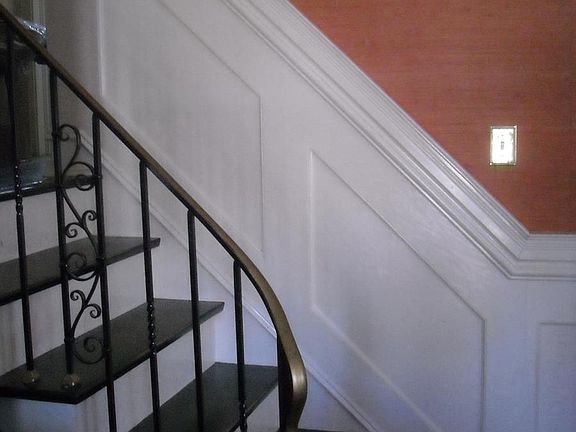 staircase to 2nd level