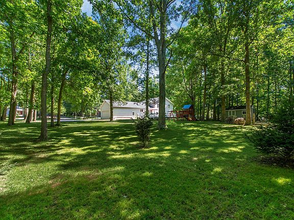 3rd image of 23 Bending Oak Dr