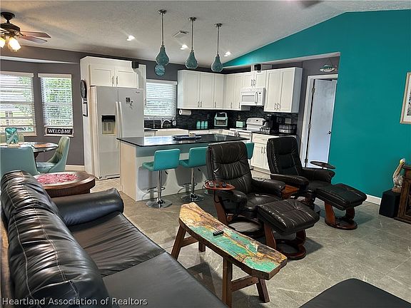 5th image of 1570 Spring Ln