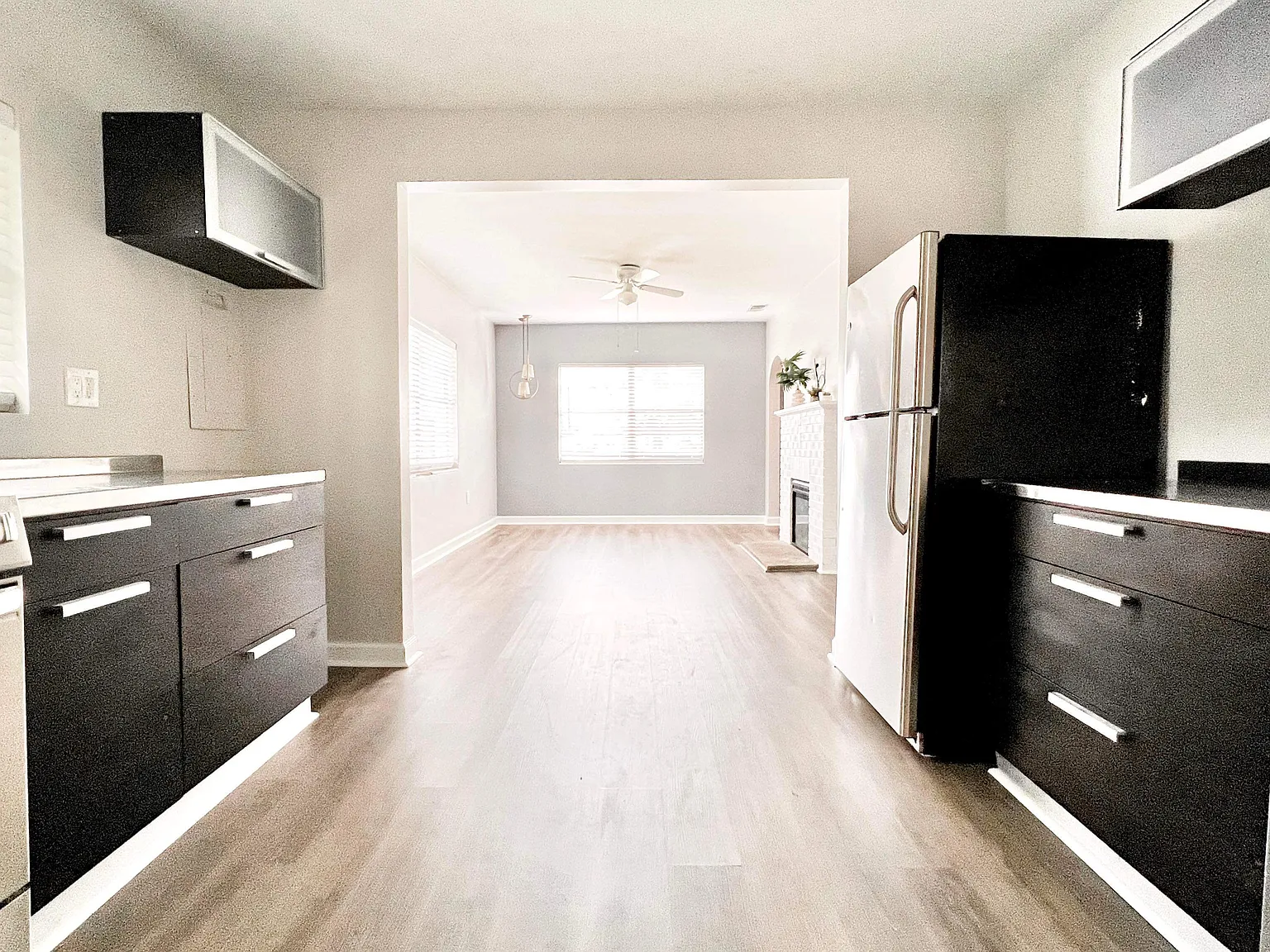2 bed, 1023 sqft, $2,100 — Photo 3