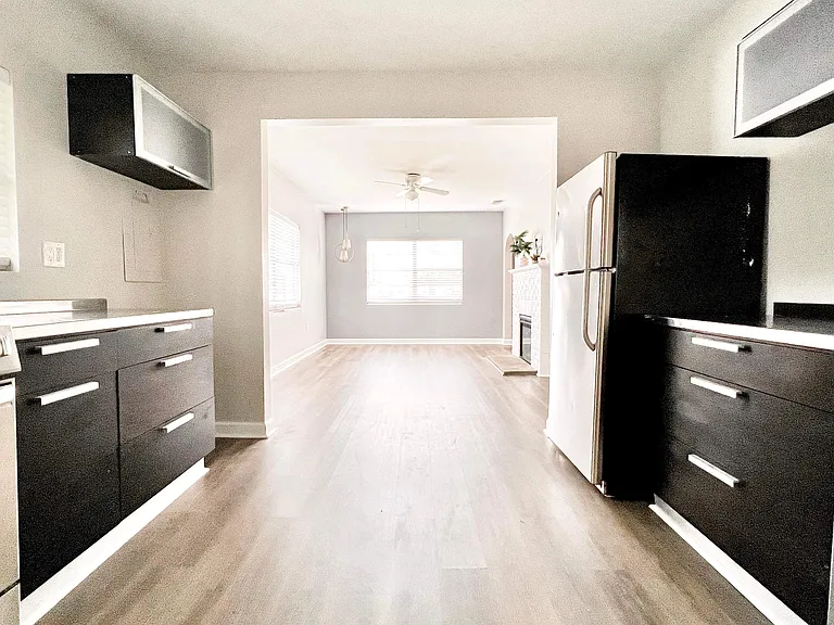 1169 Grove St — Photo 3