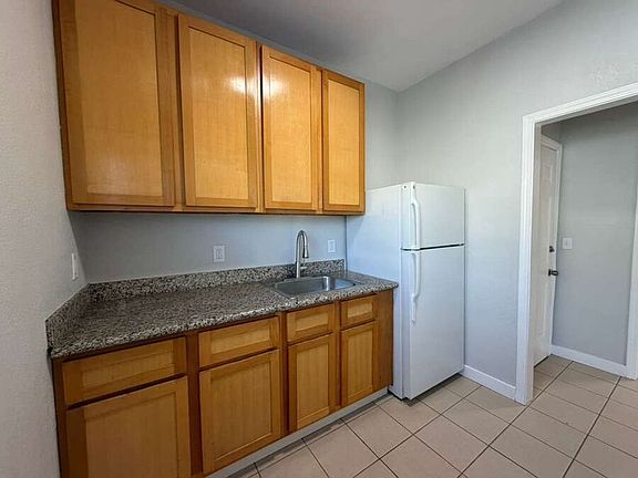3rd image of 1000 18th St #8
