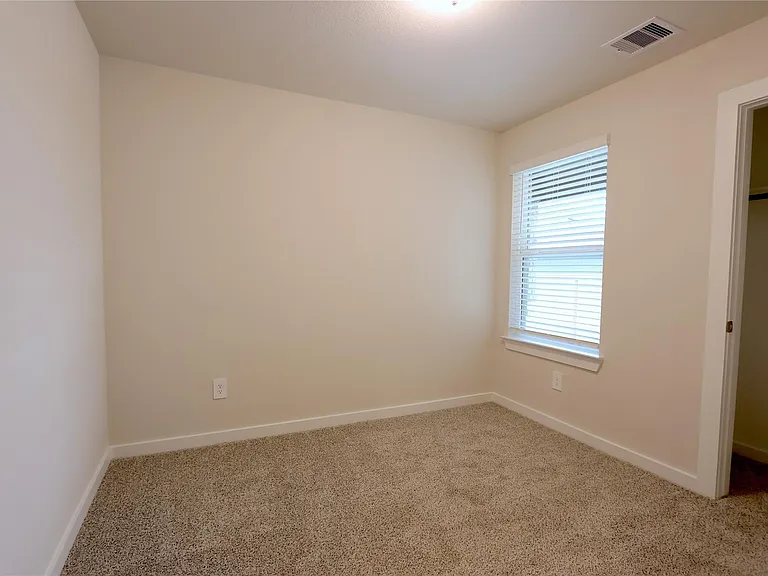 6686 Lahna Oak Dr — Photo 14