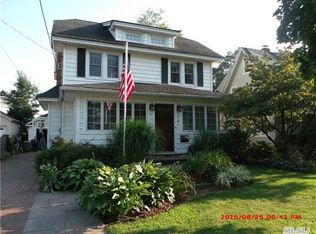 178 Sherman St, Lynbrook, NY 11563
