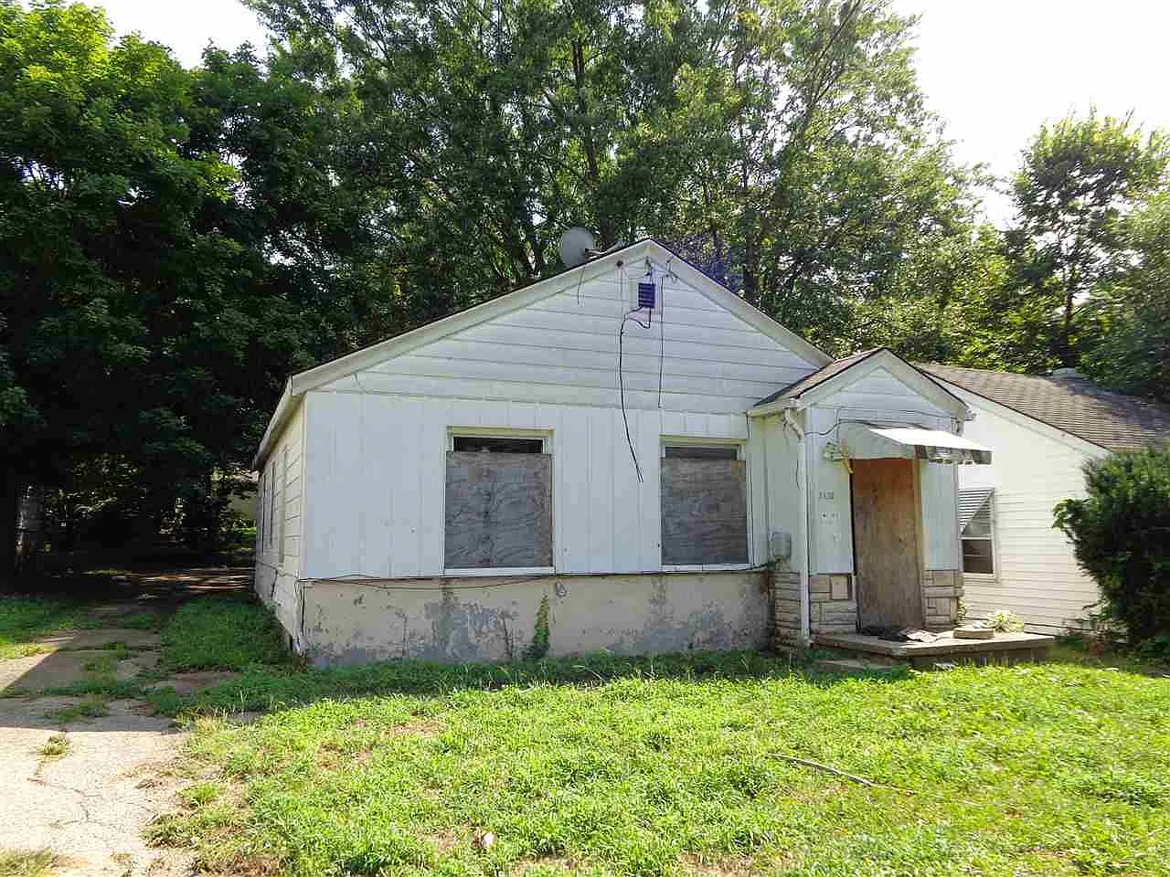 2420 W Wiswall St photo 1
