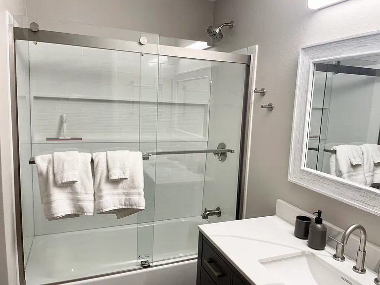 Main floor secondary bathroom with tub/shower combo