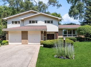 2142 Sandy Ln, Wilmette, IL 60091