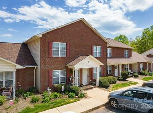 102 Brandywine Dr NE APT V2, Conover, NC 28613