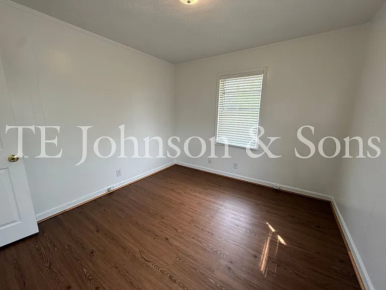 1137 N Cameron Ave #C — Photo 18