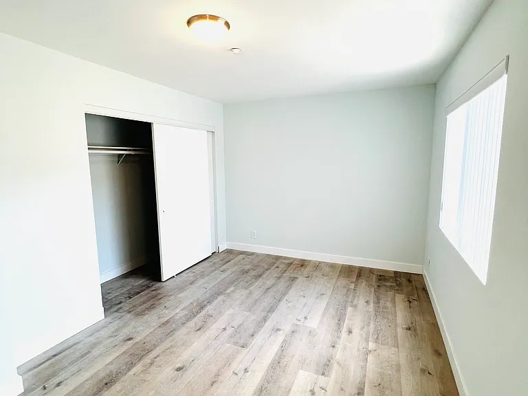 327 La France Ave #E — Photo 15