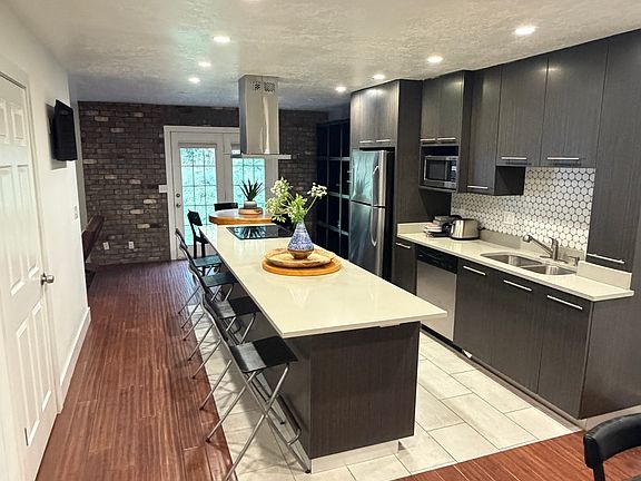 4th image of 8127 S Clover Spring Ln
